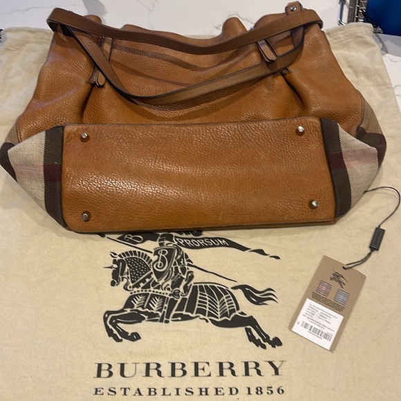 Burberry bag - Picture 2 of 7